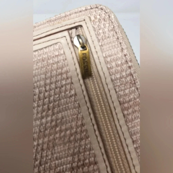 Fossil Ladies Sydney Leather Zip Clutch Wallet Barely Pink Wristlet NWOT - Picture 9 of 16